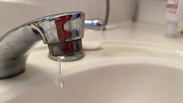 Dripping Faucets Causes and DIY Fixes