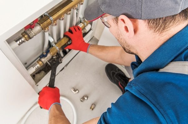 featured image - 5 Common Plumbing Problems and How to Fix Them